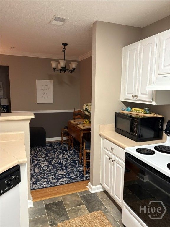 Image 7 of property listing at Address unavailable.