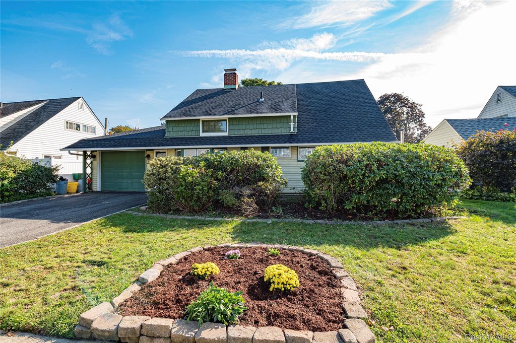 32 Swing Lane, Levittown, NY 11756