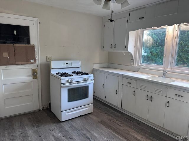 1102 Buckley Road, Salina, NY 13088