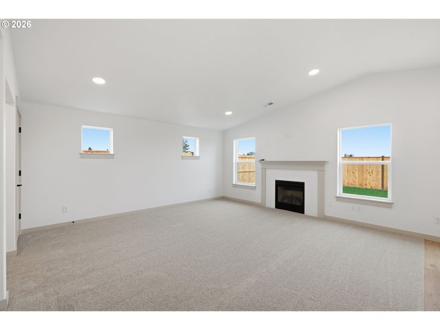 2213 W 10TH Ave, Junction City, OR 97448