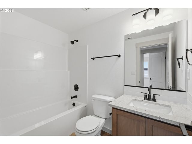 2213 W 10TH Ave, Junction City, OR 97448