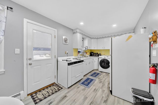 80 Poplar Street, Carteret, NJ 07008