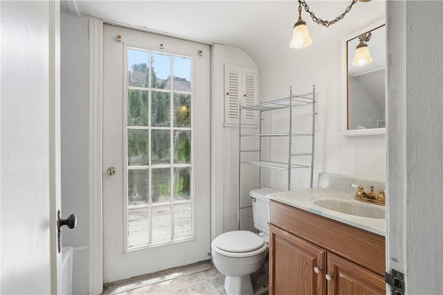 5163 Baptist Rd, Whitehall, PA 15236