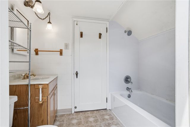 5163 Baptist Rd, Whitehall, PA 15236