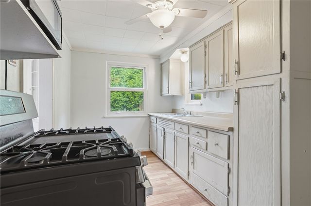 5163 Baptist Rd, Whitehall, PA 15236