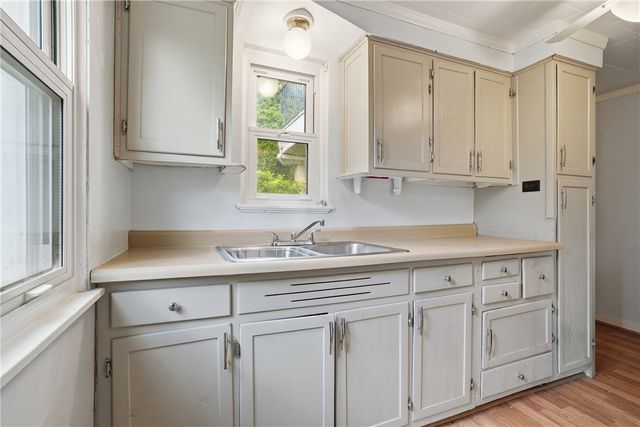 5163 Baptist Rd, Whitehall, PA 15236