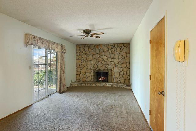 811 E C St, Oakdale, CA 95361