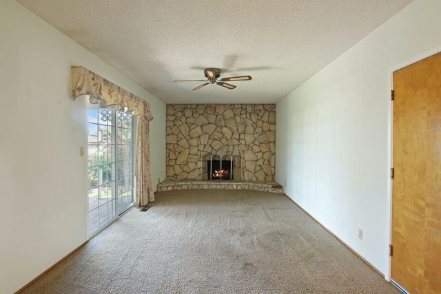 811 E C St, Oakdale, CA 95361