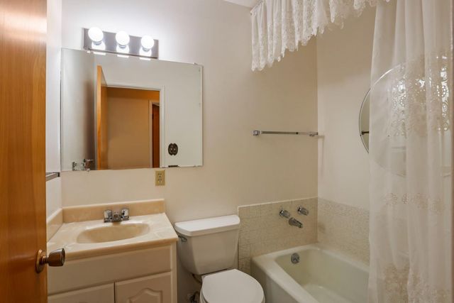 811 E C St, Oakdale, CA 95361