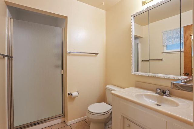 811 E C St, Oakdale, CA 95361