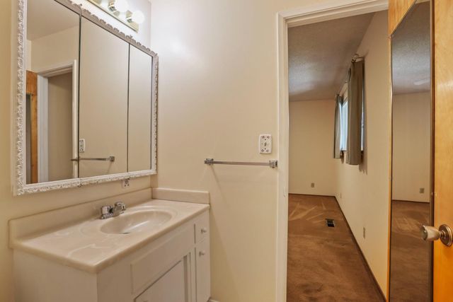 811 E C St, Oakdale, CA 95361