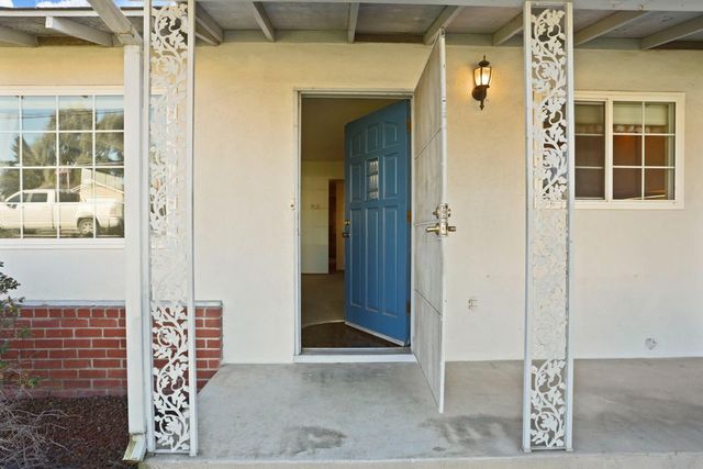 811 E C St, Oakdale, CA 95361