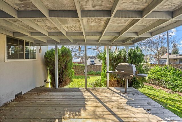 811 E C St, Oakdale, CA 95361