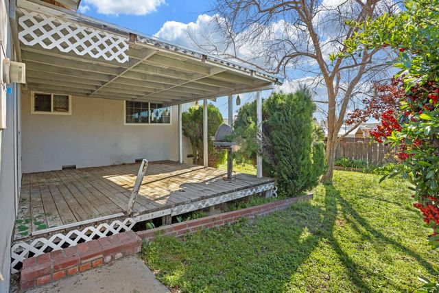 811 E C St, Oakdale, CA 95361