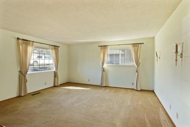 811 E C St, Oakdale, CA 95361