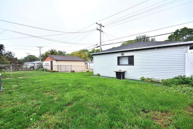 8945 W Herbert AVENUE, Milwaukee, WI 53225