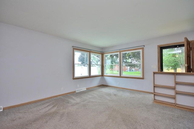 8945 W Herbert AVENUE, Milwaukee, WI 53225