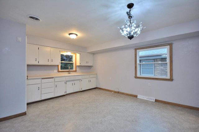 8945 W Herbert AVENUE, Milwaukee, WI 53225