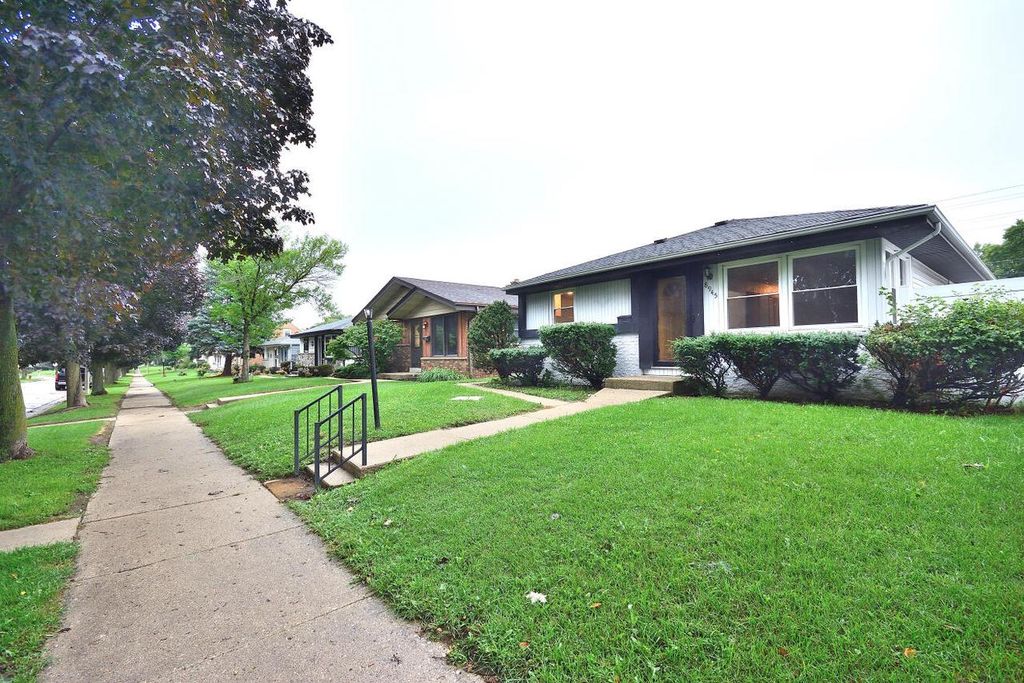 8945 W Herbert AVENUE, Milwaukee, WI 53225