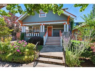 3328 Se CARUTHERS St, Portland, OR 97214