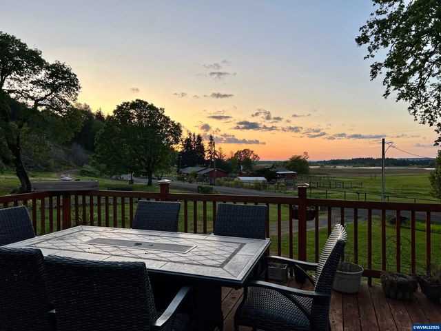 39042 Mount Hope Dr, Lebanon, OR 97355