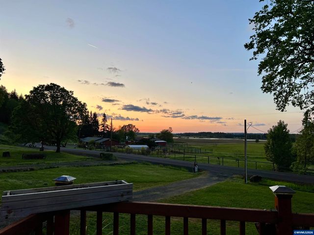 39042 Mount Hope Dr, Lebanon, OR 97355