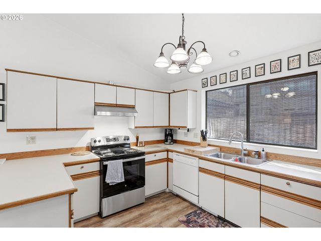 4696 Ne WINDWARD Pl, Lincoln City, OR 97367
