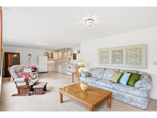 4696 Ne WINDWARD Pl, Lincoln City, OR 97367