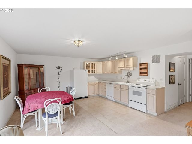 4696 Ne WINDWARD Pl, Lincoln City, OR 97367