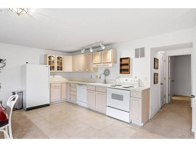 4696 Ne WINDWARD Pl, Lincoln City, OR 97367