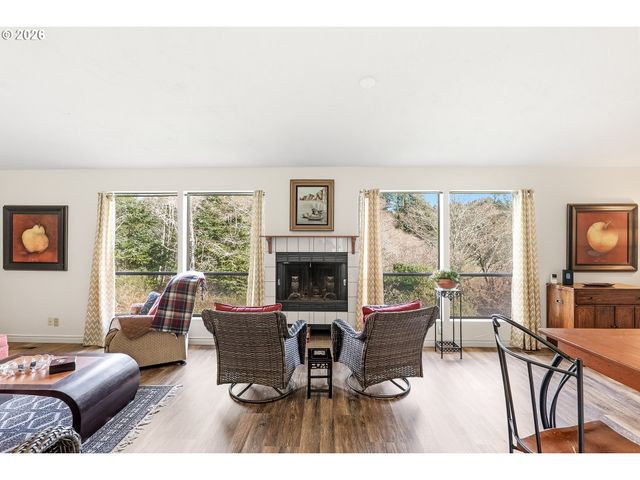 4696 Ne WINDWARD Pl, Lincoln City, OR 97367