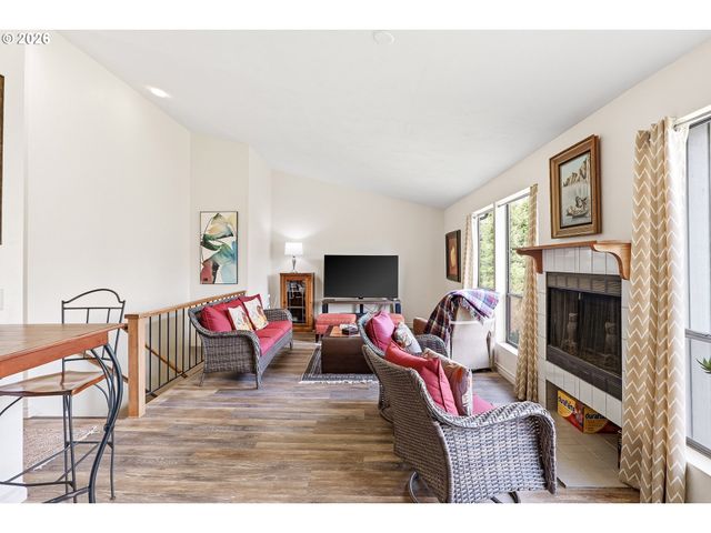 4696 Ne WINDWARD Pl, Lincoln City, OR 97367