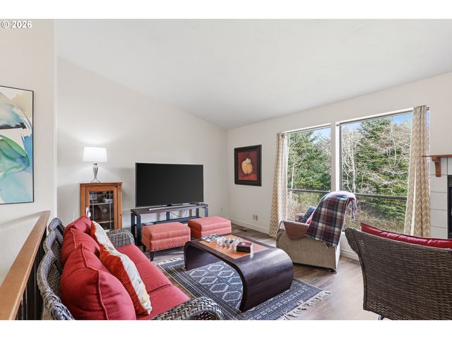 4696 Ne WINDWARD Pl, Lincoln City, OR 97367