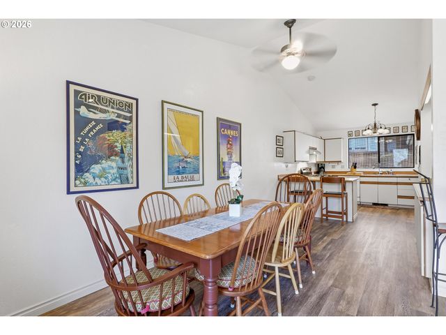 4696 Ne WINDWARD Pl, Lincoln City, OR 97367