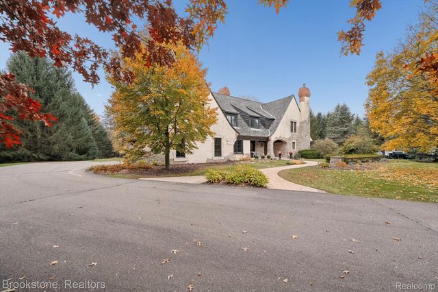 8179 Towering Pines, Springfield Charter Township, MI 48348