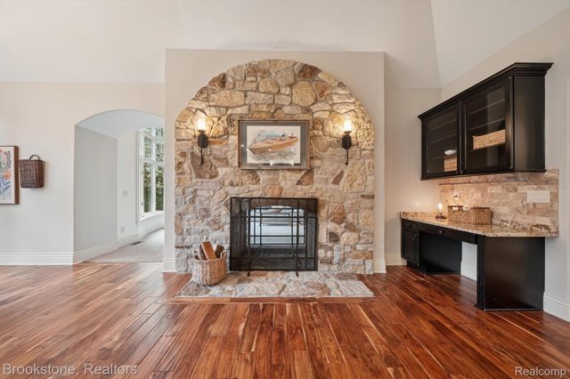 8179 Towering Pines, Springfield Charter Township, MI 48348