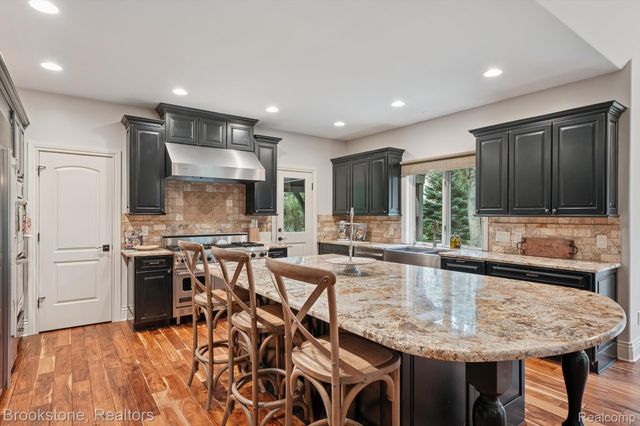 8179 Towering Pines, Springfield Charter Township, MI 48348