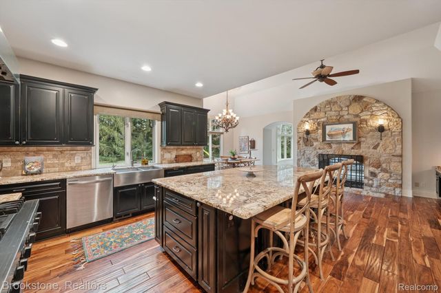 8179 Towering Pines, Springfield Charter Township, MI 48348