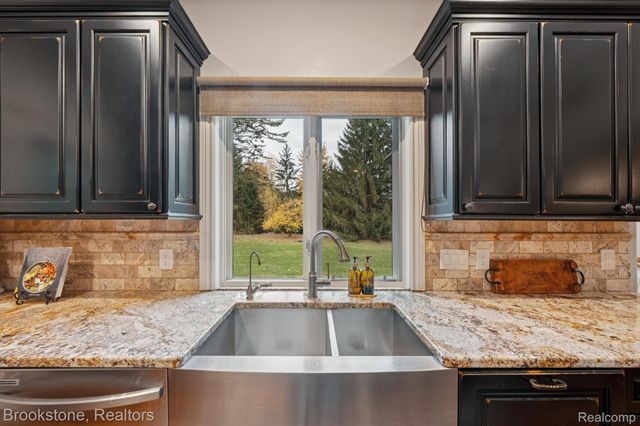 8179 Towering Pines, Springfield Charter Township, MI 48348