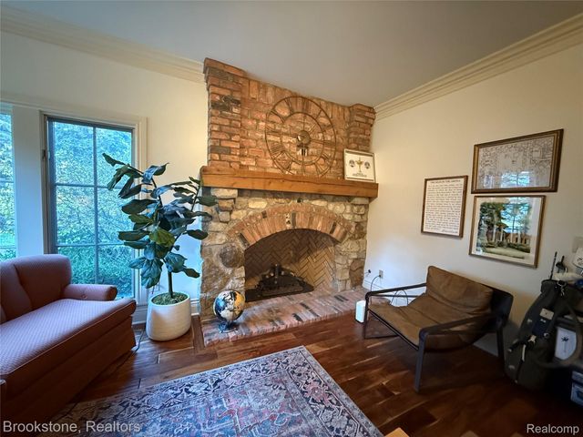 8179 Towering Pines, Springfield Charter Township, MI 48348