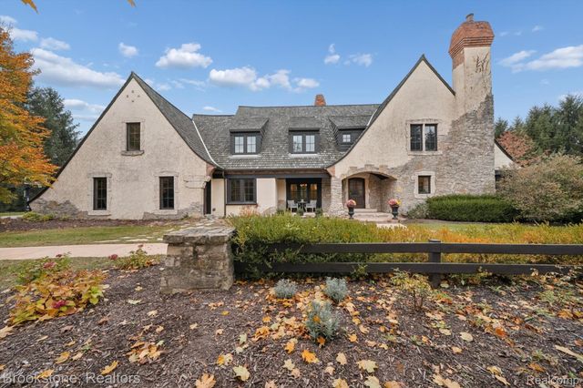 8179 Towering Pines, Springfield Charter Township, MI 48348