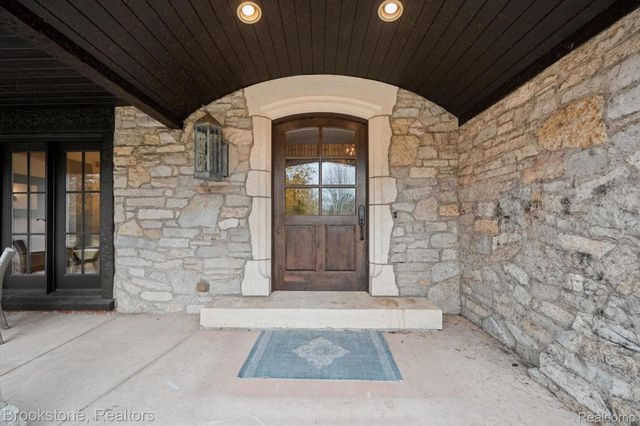 8179 Towering Pines, Springfield Charter Township, MI 48348