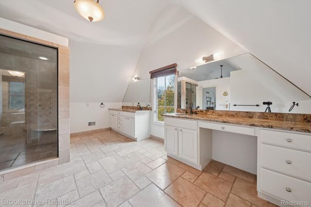 8179 Towering Pines, Springfield Charter Township, MI 48348