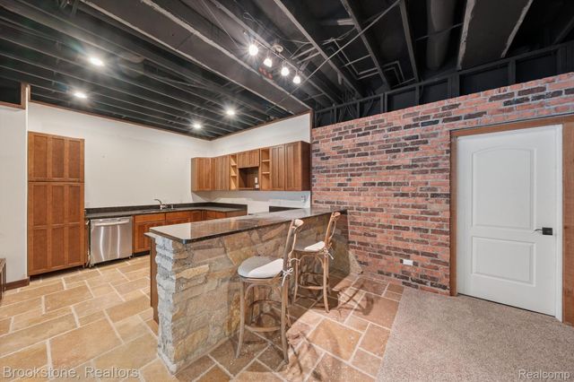 8179 Towering Pines, Springfield Charter Township, MI 48348