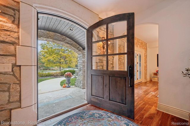 8179 Towering Pines, Springfield Charter Township, MI 48348