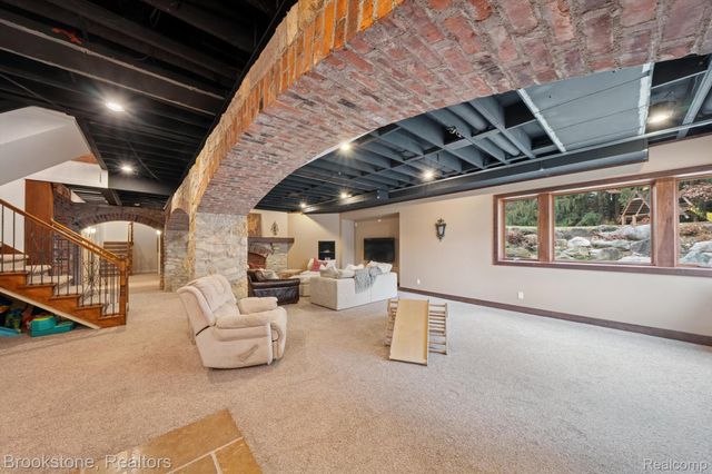 8179 Towering Pines, Springfield Charter Township, MI 48348