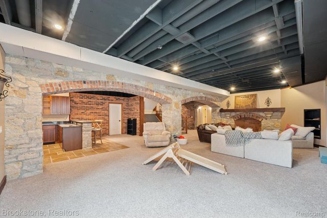 8179 Towering Pines, Springfield Charter Township, MI 48348