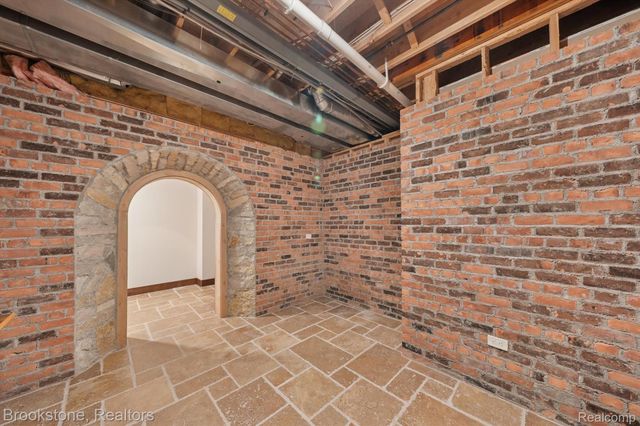 8179 Towering Pines, Springfield Charter Township, MI 48348