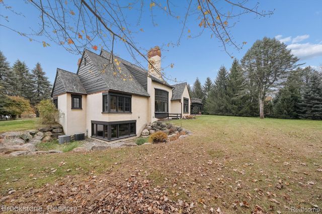 8179 Towering Pines, Springfield Charter Township, MI 48348