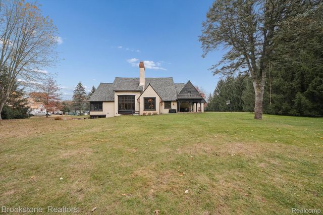 8179 Towering Pines, Springfield Charter Township, MI 48348